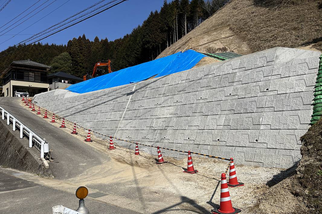 水平自立積大型ブロック　レベロック