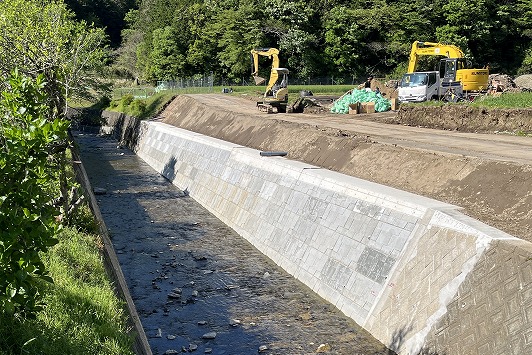 水平自立積大型ブロック　レベロック