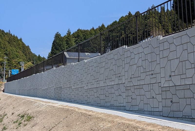 フーチングレス・パネルシリーズ擁壁「FLパネル工法」（愛知県豊田市小田木町）