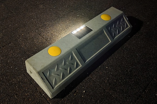 「見える」が、転倒を防ぐ。光る車止めブロックをプレスリリース